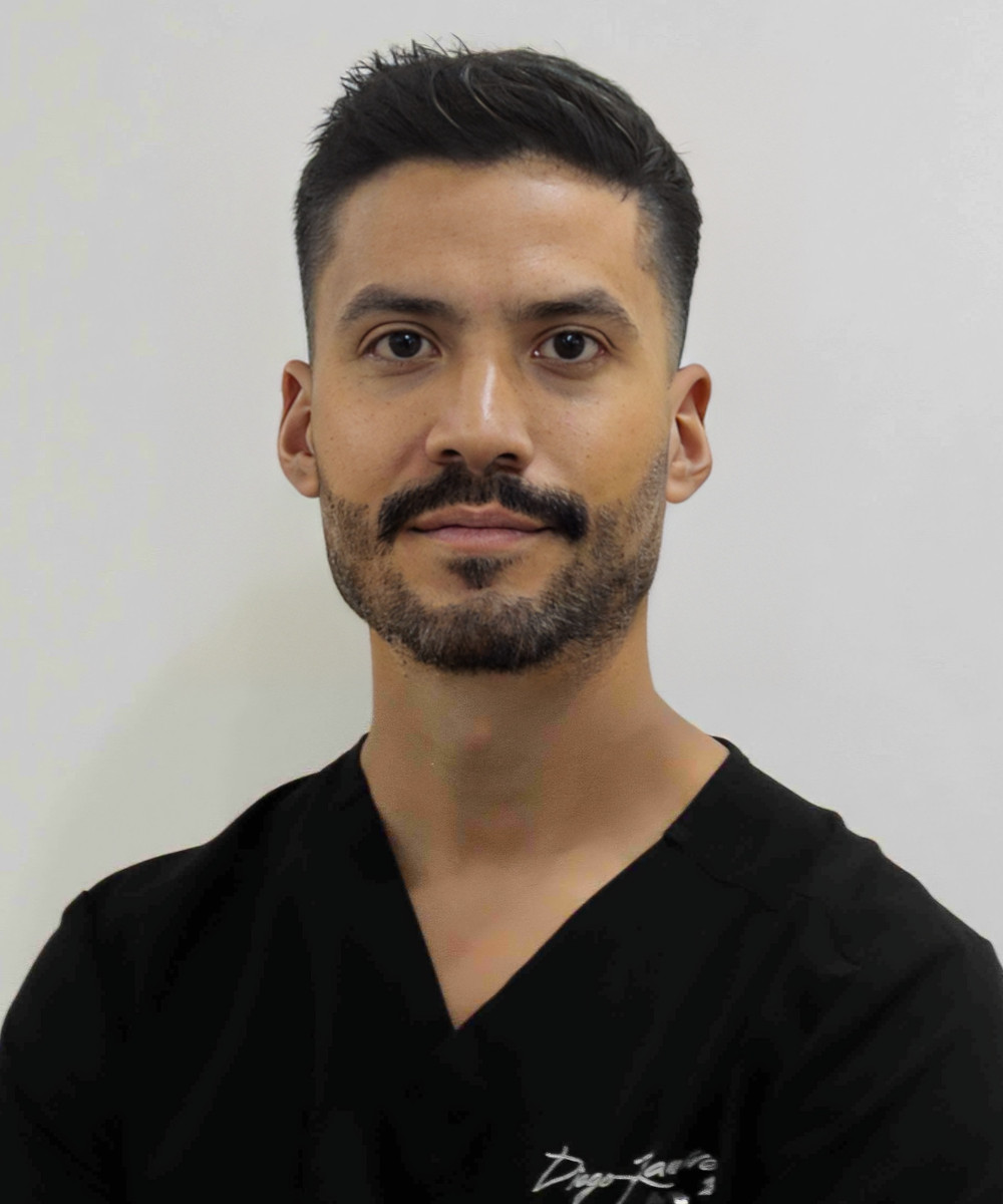 Prosthodontist Diego Ramírez is part of our dental tourims staff